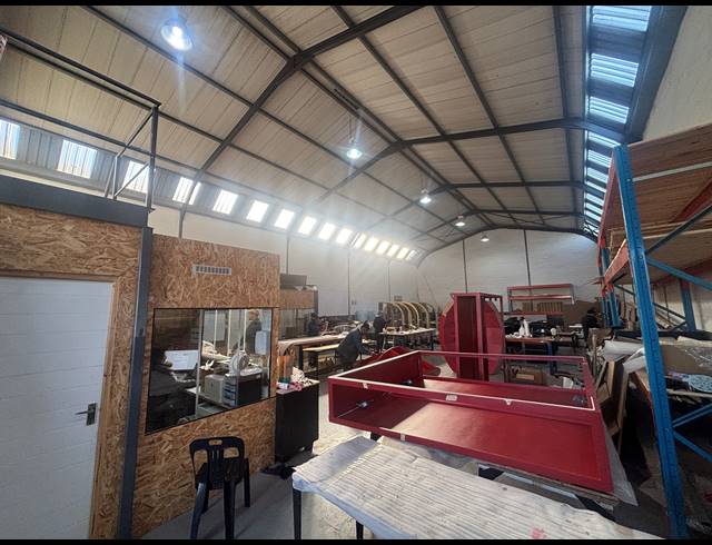 375M² WAREHOUSE TO LET IN STIKLAND INDUSTRIAL